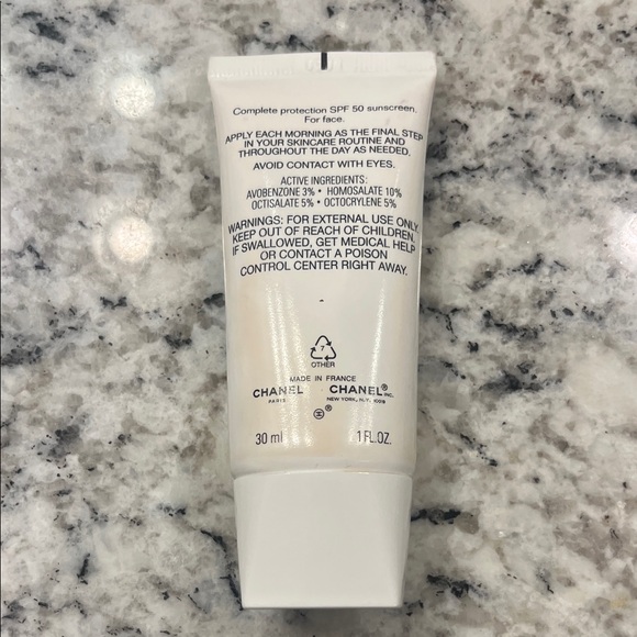 CHANEL UV Essentiel Protection Sunscreen & ROOT pucker performance brand new - Picture 2 of 4